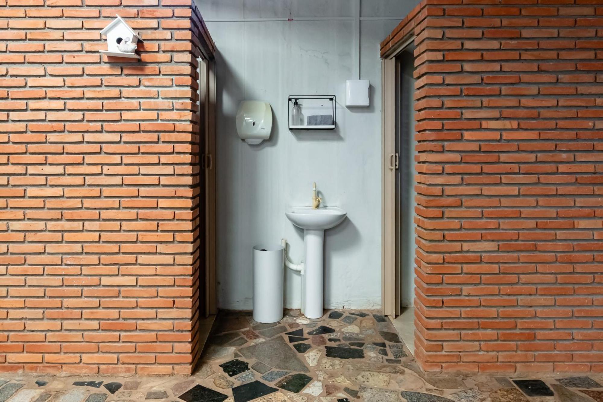 Pousada Roosevelt Quarto 04 - Pousada Central Prox Rodoviaria E Dist Industrial Hotel Uberlândia Екстериор снимка