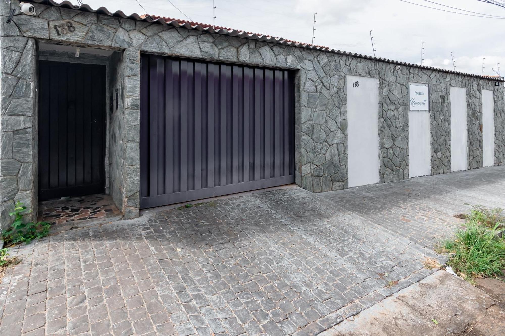 Pousada Roosevelt Quarto 04 - Pousada Central Prox Rodoviaria E Dist Industrial Hotel Uberlândia Екстериор снимка
